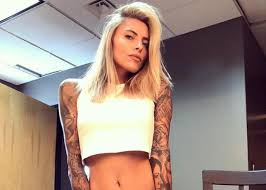 She has green eyes and her hair color is dark brown. Trotz Stichtag Kein Gestochenes Tattoo Hat Sophia Thomalla Mit Ihrer Wette Alle Getauscht