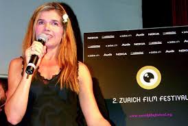 Erst am montag kehrt anke, die seit mai 2000 von ihrem ehemann andreas grimm (39) offiziell getrennt lebt, mit tochter emma (6) wieder zurück nach deutschland. Anke Engelke Grosse Kinder Tochter Alter Ehemann Freund Fusse