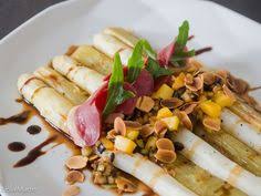 Duo D Asperges Et Rhubarbe Magret De Canard Fume Olives Noires Et Mangue Je Vais Vous Cuisiner Recettes De Cuisine Magret De Canard Fume Magret De Canard