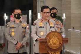 Meninggalkan istri dan anak keturunan yang bakal jadi orang besar di kemudian hari. E4ypkiz2qm73lm