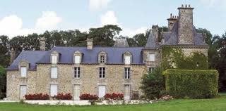 Manoir De La Lambardais Maure De Bretagne Le Manoir De La Lambardais Presente Une Corniche A Modillon Et Un Pavillon A Toit Le Manoir Chateau France Pavillon