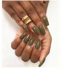 Manos pintadas para un borde. Olive Green Nails Unas De Un Solo Color Unas De Gel Cuadradas Unas Para Piel Morena