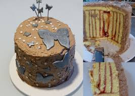 Gateau Realise Avec De La Genoise Recouvert De Chantilly Au Chocolat Comme Pour Une Buche Il A Ete Roule Mais A La Verticale D Ou L Effet Desserts Cake Food