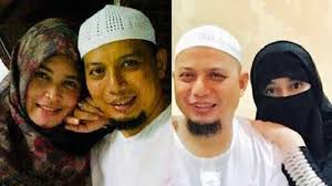 Sehingga tak heran jika alvin tak begitu dikenal oleh banyak. Curhat Istri Kedua Ustadz Arifin Ilham Soal Menjaga Suami Yang Sakit Dengan Istri Pertama Banjarmasin Post