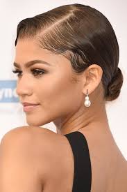 Our top favorites in the quick and easy hairstyles for wet hair makeovers include the following. 15 Runway Ready Wet Hair Ideas Tutorial Proving They Re Easy To Copy Wet Look Hair Short Hair Styles Wet Hair
