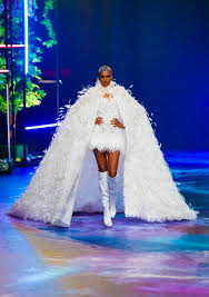 Michael cinco knocks it out of the park, yet again. Look Michael Cinco Stuns International Audiences With Swan Lake Inspired Gowns At Fashion Forward Dubai The Filipino Times
