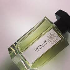 マネの 草上の昼食 に インスパイアされたフレグランス 草の上で ラルチザン パフュームから エドゥアール マネの 草上の昼食 に インスパイアされたフレグランス シュール エルブ 草の上で が発売 1863年にパリで展示されたとたん 批 money