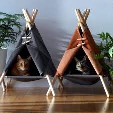 Qui A Le Patron Ou Le Tutu Pour Faire Ce Tipi Pour Mes Chats Tipi Pour Chat Maison De Chat Trucs De Chat