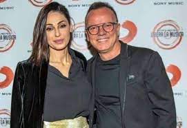 Il cantante si sarebbe innamorato di denise esposito, anche lei napoletana e molto. Gigi D Alessio Chi E La Nuova Fidanzata Uguale Ad Anna Tatangelo