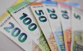 Euroscheine geldscheine dollarscheine buntebank spielgeld. Echte Banknoten Die Wichtigsten Sicherheitsmerkmale Fur Euro Scheine