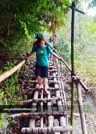 Nggak hanya bikin kamu senyum, tapi juga tetap mengasah pikiran dan imajinasimu. Air Terjun Lapopu Siapa Bilang Di Sumba Hanya Ada Gersang Dan Tandus Jendela Kecil Dunia
