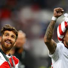 Se formó en newell's old boys y jugó en el real zaragoza y en 2012 se sumó a river plate donde fue capitán y. Ponzio Maidana Juntos Y Campeones Desde La B Hasta El Titulo Mas Valioso De Todos