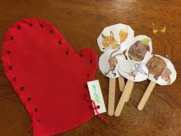 Fabrication D Une Moufle En 2020 Moufle La Moufle Maternelle Flocons De Neige Maternelle