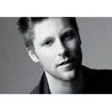 Christopher Bailey toma las riendas de Burberry