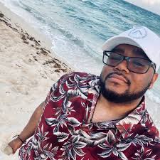 Drake mocks Kendrick Lamar in his new post.