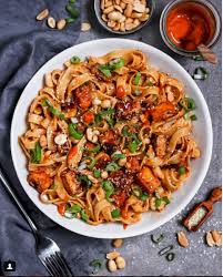 Nudelpfanne Mit Erdnusssauce Tofu Rezept Erdnusssauce Nudelpfanne Tofu Rezepte Einfach