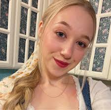 Barely used Apple Watch in good condition. Has a screen protector, no  scratches!