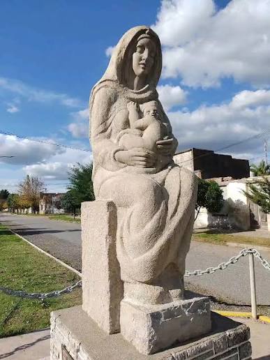 Monumento a La Madre, El 20 de octubre de 1968 se inaugura el monumento a la madre, en San Francisco de Bellocq, El trabajo fue encomendado por la comisión pro monumento a la madre, de la escuela Nro ...