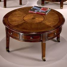 Très belle pièce pour une deco vintage assurée. The Beauty Of The Ornate Inlay Accents The Rich Brown Cherry Stained Finish Creating The Tr Antique Coffee Tables Coffee Table Vintage Coffee Table With Wheels