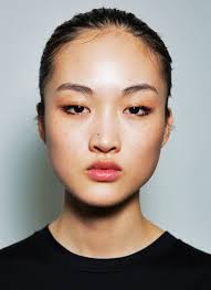 Du Juan Has Established Herself As A Star Model And A Beacon Of Light For Asian Models She Took The Fashion World By Storm Since He Model Face Face Face Photo