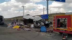 More images for konyada 7 kişi öldü » Son Dakika Konya Da Tarim Iscilerini Tasiyan Minibus Tirla Carpisti 7 Kisi Hayatini Kaybetti Son Dakika