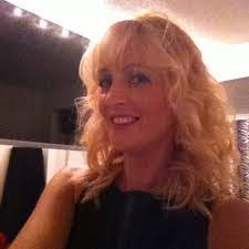 Maxine Donnelly's Instagram, Twitter & Facebook