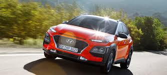Ce crossover urbain long de 4,18 mètres a vocation à remplacer la précédente i20 active. Hyundai Kona Farben Welche Lackierung Steht Ihm Gut Carwow De