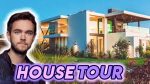 Another milestone, mahomes is celebrating, along with the records and accolades he's accumulating on the field, is the purchase of his first home that he shares with his girlfriend, brittany matthews. Patrick Mahomes House Tour 2020 Kansas City Starter Mansion 500 Million Dollar Man Youtube