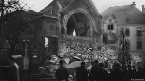 Die pogromnachtist verharmlosend als reichskristallnacht bekannt 9. Novemberpogrome Die Welt Schaute Zu Geschichte Dw 09 11 2018