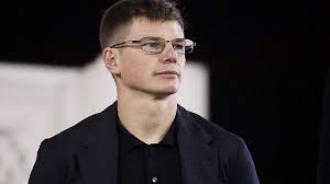 Недавно супруги без лишней шумихи оформили развод. Sud Razvyol Arshavina Ostaviv Ego Rebyonka S Eks Zhenoj