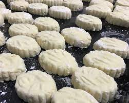 Kek fondant akan diajar teknik untuk membuat based untuk badan kek dan beberapa teknik untuk membuat simple flower. Bangkit Cheese Harmoni Cheesy Bangkit Cookies By Perniagaan Roti Kek Dan Biskut Harmoni Pack Of 2 Halal Street Uk