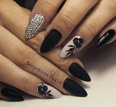 Ver más ideas sobre uñas rojas y negras, uñas rojas, manicura de uñas. Pin By Carolina Velacio On Manikyur Black Nail Designs Almond Acrylic Nails Nails