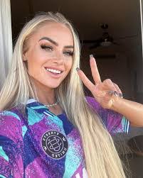 Alisha Douglas's Instagram, Twitter & Facebook