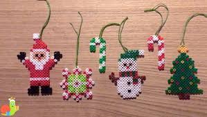 Retrouve Plein De Modeles De Perles A Repasser Sur Le Theme De Noel Un Bonhomme De Neige Un Sapin De Noel Un Flocon Un Per Deco Noel Creation De Noel Noel