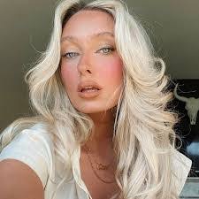 Cara Graham's Instagram, Twitter & Facebook