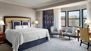 Unwind in expansive accommodations featuring tranquil color palettes, scenic views and design accents that pay tribute to dc's illustrious history. Suites In Washington Dc Guest Rooms Omni Shoreham Hotel