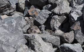 Schotter, splitte und auch bruchsteine oder trockenmauersteine und gabionensteine sind. Basaltbrocken Basaltfindling Basaltsteine Bestellen