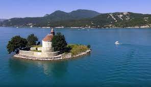 Lake serre poncon is an artificial lake in the southern french alps. Lac De Serre Poncon Durance Hautes Alpes