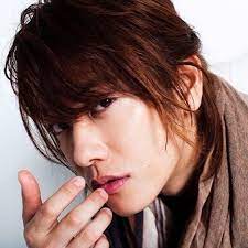 105 curtidas 6 comentarios 𝒯 𝒮 takeru s0321 no instagram 指がエロすぎる 佐藤健 アミューズ satohtakeru takerusatoh さとうたける かっこいい イケメン