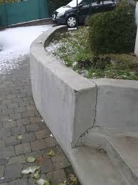 Bonjour, le mur de soutien à construire doit contenir la terre du jardin le long de la voie d'accès qui est en pente. Resolu Fissures Sur Mur Exterieur En Parpaing Communaute Leroy Merlin
