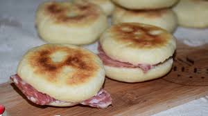 Il panetto dovrà avere una consistenza abbastanza morbida. Tigelle Ricetta Semplice Di Queste Crescentine Modenesi Simili Alle Focaccine Youtube
