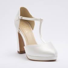 Le nuove collezioni di scarpe da sposa dei brand più famosi, senza dimenticare anche quelle economiche. Patrizia Cavalleri Scarpe Scarpa Sposa Tacco Cm 9 5