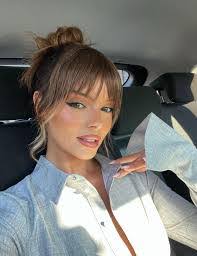 Natasha Mahon's Instagram, Twitter & Facebook