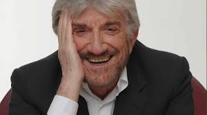 Luigi Proietti detto Gigi e il racconto di sua sorella Anna Maria: “Il  primo applauso che ha preso mio fratello è stato quando aveva 3 anni in  chiesa”