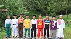 Di video kali ini saya ingin. Foto Seragam Madrasah Ibtidaiyah Sanlik Putra