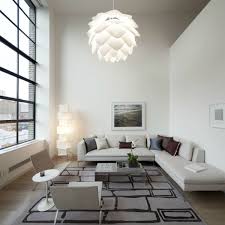 Suspension Dans Un Loft Avec Une Grande Hauteur Sous Plafond Silvia De Drawer Luminaires Salle A Manger Luminaire Contemporain Suspension Design