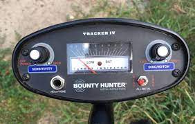 Larger targets up to 2 feet. Renewed Bounty Hunter Tk4 Tracker Iv Metal Detector Mowers Outdoor Power Tools Surclima Metal Detectors