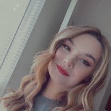 Melanie Sisk's Instagram, Twitter & Facebook