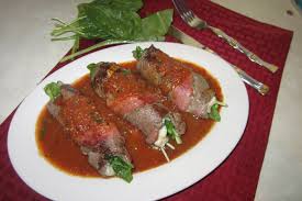 Rollitos De Bistec Rellenos De Espinacas Y Queso Comida Saludable Alelimada Bistec Relleno Comida Bistec En Salsa
