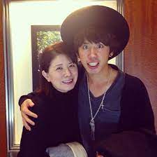 Последние твиты от one ok rock taka (@oneok_rock_taka). Oneokrock Indonesia On Twitter Oneokrock Taka With His Mom From Taka S Ig Http T Co Qpa00k8ank Http T Co Lispcha094